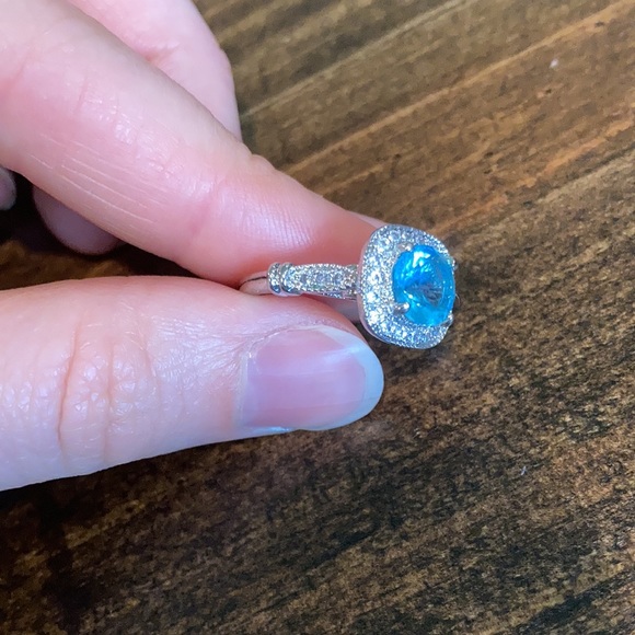 Size 6 ring - Picture 3 of 3